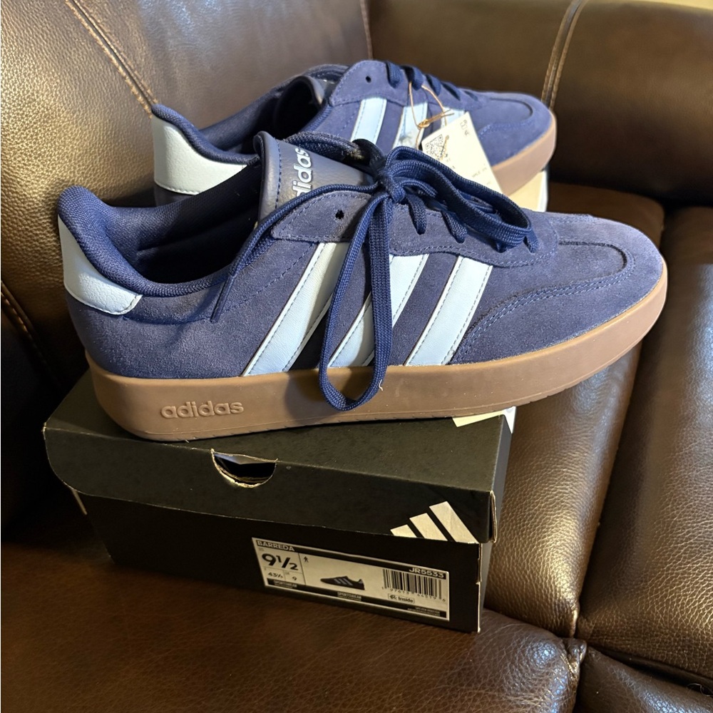 Adidas Sneakers